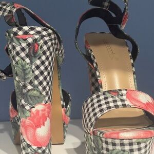 Brand New Shoe Dazzle Black and Pink Floral Platform Heels